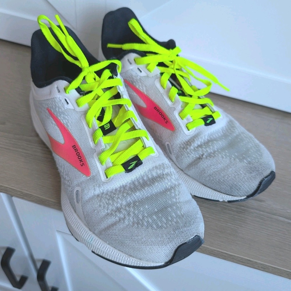 Brooks Womens Running Shoes Size 6 Grey Neon Pink Yellow 1203731B148 Launch 9